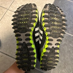 26センチ　アディダス　スニーカー　黒×グレー×黄緑の画像