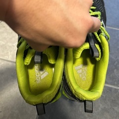26センチ　アディダス　スニーカー　黒×グレー×黄緑の画像