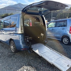 セレナ　車椅子対応車両の画像