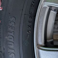 スタッドレスタイヤ　215/60R17　ホイル付4本の画像