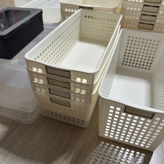 百均 ニトリ かご ケース まとめて 64点の画像