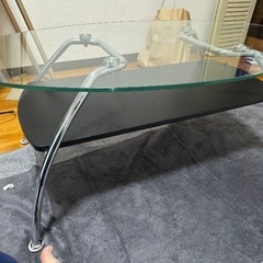 ガラステーブルの画像