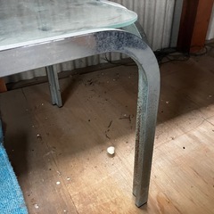 金属製　テーブル　無料の画像