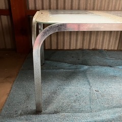 金属製　テーブル　無料の画像