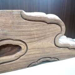 ② 建造物の一部 部材 彫刻 木製 レトロ 横幅 約85cm 厚み 約5.2cm 中古 苫小牧西店の画像