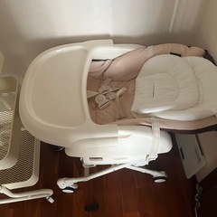 ハイローチェア、キャスター付き収納棚、ベビーチェアの画像