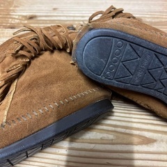 ミネトンカフリンジブーツ　サイズ6 23.5センチの画像