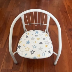 ハイローチェア、キャスター付き収納棚、ベビーチェアの画像