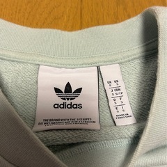 adidas トレーナーの画像
