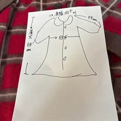 赤と白のチェック柄のフリース生地のボタンダウンローブの画像