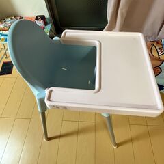 IKEAの子供用ハイチェアの画像