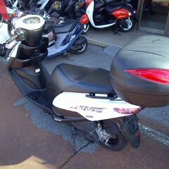 NO.5552　アドレス１２５　４サイクルエンジン　FⅠ車　リヤボックス付き　ホワイト　☆彡の画像