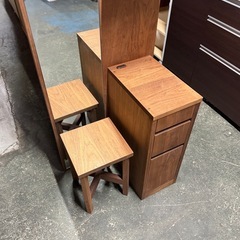 A1729🌟配送♻️設置🉑‼️ MASTERWAL ミストドレッサートウルム スツールL ウォールナット🌟の画像