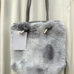 新品未使用、フェイクファーショルダーバッグの画像
