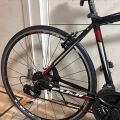 FUJI SPARROWフジ　クロスバイク ブラック/レッドの画像