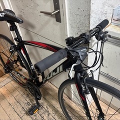 FUJI SPARROWフジ　クロスバイク ブラック/レッドの画像