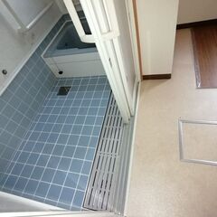 【11月下旬、廃棄処分します】LIXIL　BF浴室３枚引戸　DIYの画像