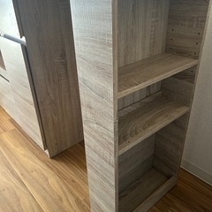 LOWYA製キッチンカウンター（伸縮式・棚・コンセント付き）の画像