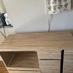 LOWYA製キッチンカウンター（伸縮式・棚・コンセント付き）の画像