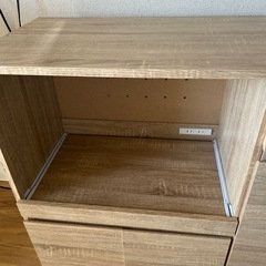 LOWYA製キッチンカウンター（伸縮式・棚・コンセント付き）の画像