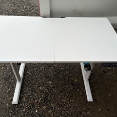 リフトテーブルと椅子セットの画像