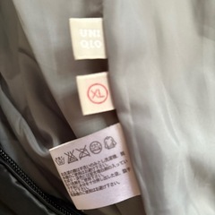 ユニクロ　　黒のジャンパー　フード付きの画像