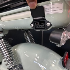 【原付免許で乗れる電動バイク🛵】YADEA製 PORTA  レトロ＆スマート【台数限定10万円相当特典アリ！】の画像