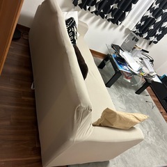 LOWYA ソファー　ネイビー　カウチなし　ベージュのカバー付きの画像