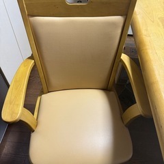 ダイニングテーブルの画像