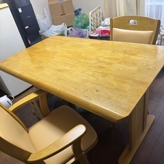 ダイニングテーブルの画像