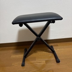 ピアノキーボードのイスの画像