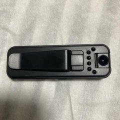 新品ボディカメラ本体、充電ケーブルの画像