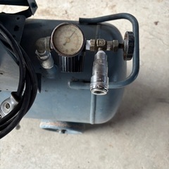 日立 ベビコン エアーコンプレッサーの画像