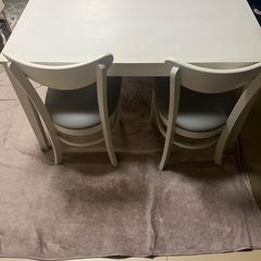 ダイニングテーブル、イスセットの画像