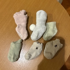 女の子　プティマイン　ベビー服　70(80サイズ1つ)、靴下の画像
