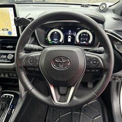 自社ローンあり！ガソリン100リットルプレゼント✨ハイブリッド✨高年式！走行1万キロ台！✨装備充実✨トヨタ☆カローラクロス☆Z☆1800cc☆5人乗り☆の画像