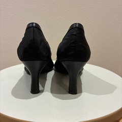 MICHEL KLENパンプスの画像