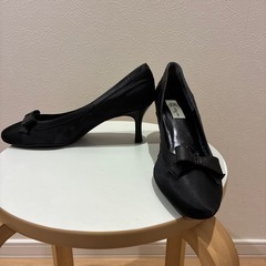 MICHEL KLENパンプスの画像