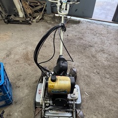 自走式畔草刈斜面刈スパイダーモア850の画像