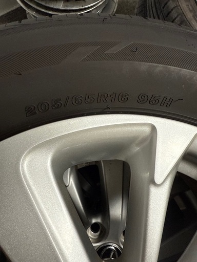 トヨタヤリスクロス
純正ホイールセット205/65/r16