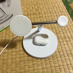 Belkin 3 in 1 ワイヤレス充電スタンドの画像