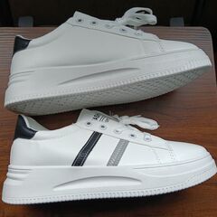 新品 24.5cm レディース スニーカー ホワイト シューズ 靴 カジュアル 識別番号:(950-Z)の画像