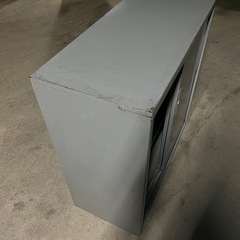 鉄の収納棚の画像