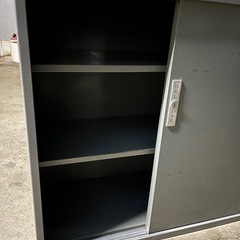 鉄の収納棚の画像