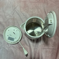 ケトル　電気ケトル　ホワイト　0.8L  中古　動作確認済みの画像