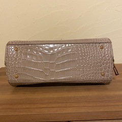クロコ調本革バッグ　上品ベージュの画像