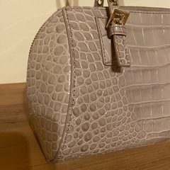 クロコ調本革バッグ　上品ベージュの画像