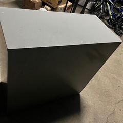 鉄の収納棚の画像