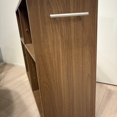 本棚　　キャスター付き押入れ　カウンター下収納の画像