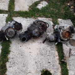 カブ50エンジン3基の画像